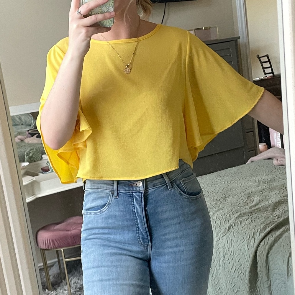 NWOT VICI Yellow Cropped Blouse Size Large